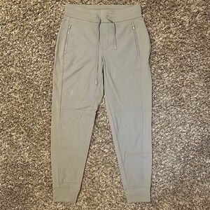 Athleta Headlands Hybrid Trek Jogger Size 4 Grey
